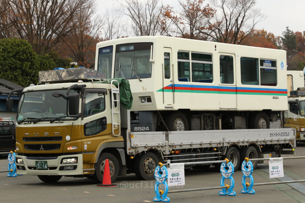 定期検査のためトラックによる陸送で武蔵丘車両検修場へ向かう8521F 2020.12.10 撮影地:西武球場前にて