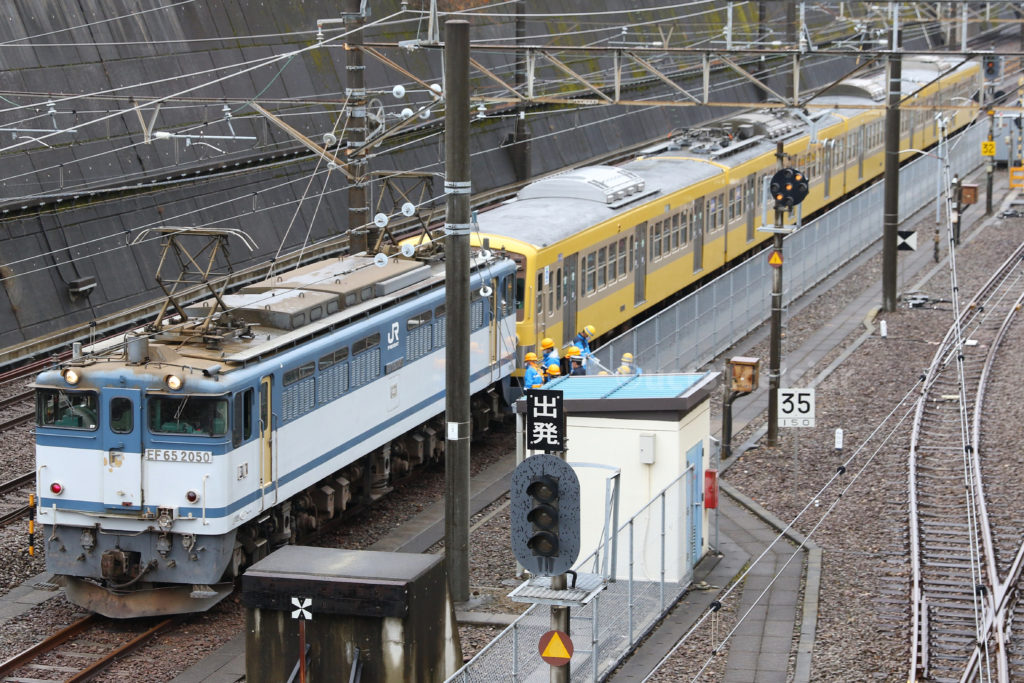 JR武蔵野線9286(?)レ EF65 2050+西武101系245F 2021.01.24 撮影地:新小平〜新秋津にて