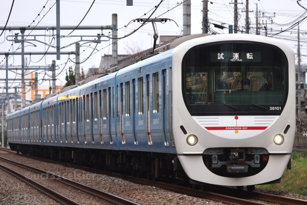 第9756列車 30000系38101F”DORAEMON GO!” 2023.03.17 撮影地:西武新宿線 入曽〜南入曽(信)にて